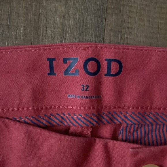 Izod red shorts - Picture 3 of 3
